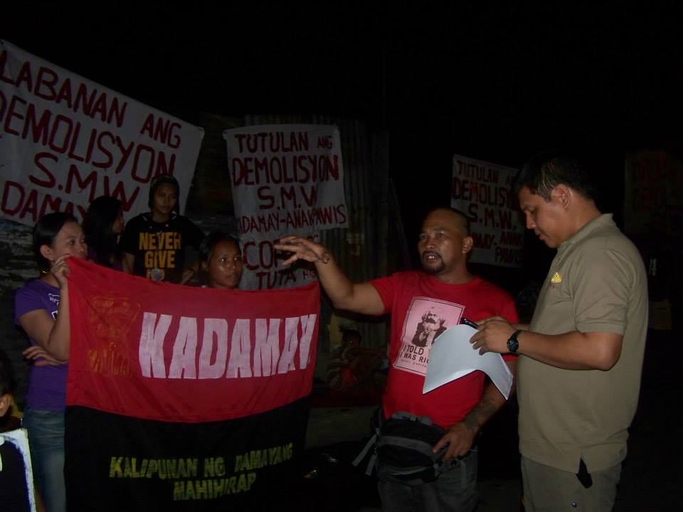 Pakikipag-ugnayan ni Karletz sa midya, hinggil sa isa sa mga demolisyon sa Kamaynilaan noong 2013. 